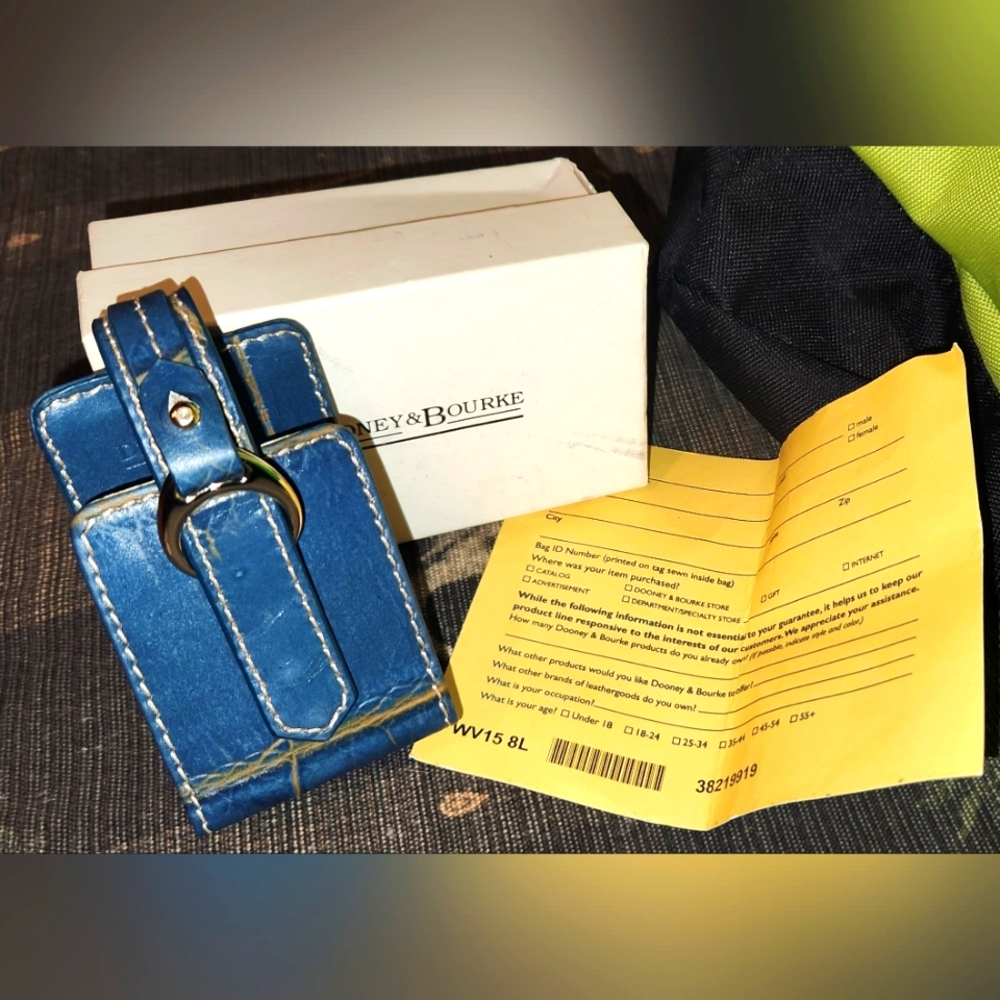 NEW VINTAGE DOONEY BOURKE NILE CASE LEATHER BLUE/GREEN W/ REGISTRATION CARD RARE